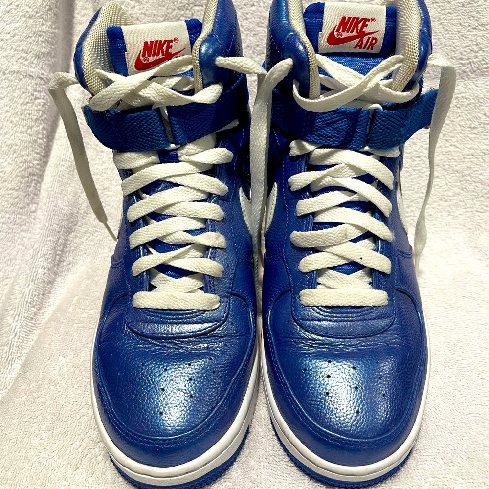 Nike Air Force 1 in nice condition. Hardly no wear showing.